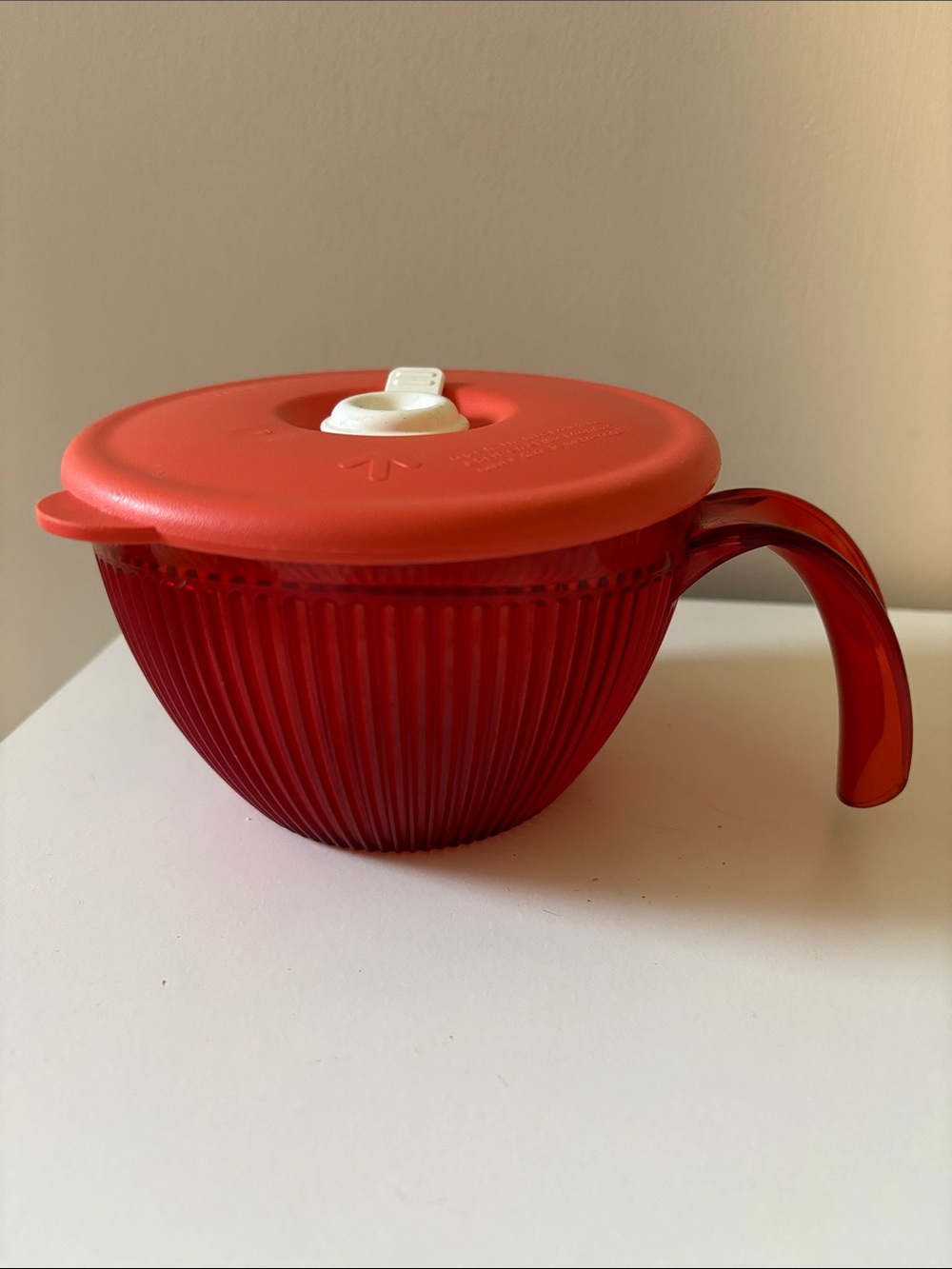 TUPPERWARE vintage vent’n serve soup mug